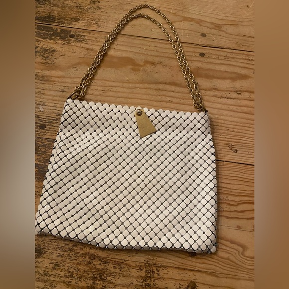 Whiting & Davis Handbags - 1980's Whiting and Davis Co Large Mesh White Purse with gold tone pull tabs